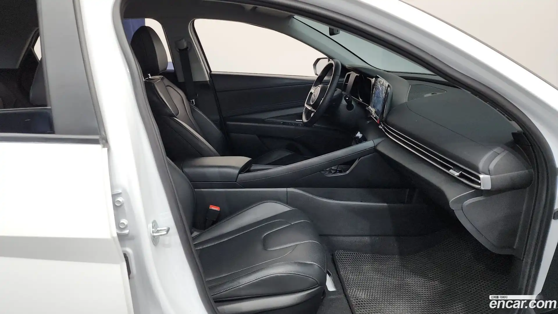 AVANTE Hyundai 2023.1-INNER-036