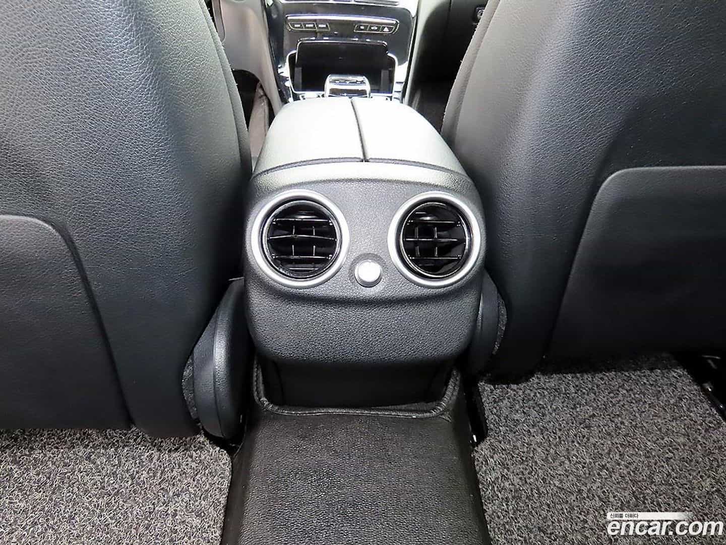C-Class Mercedes-Benz 2020.4-OPTION-021
