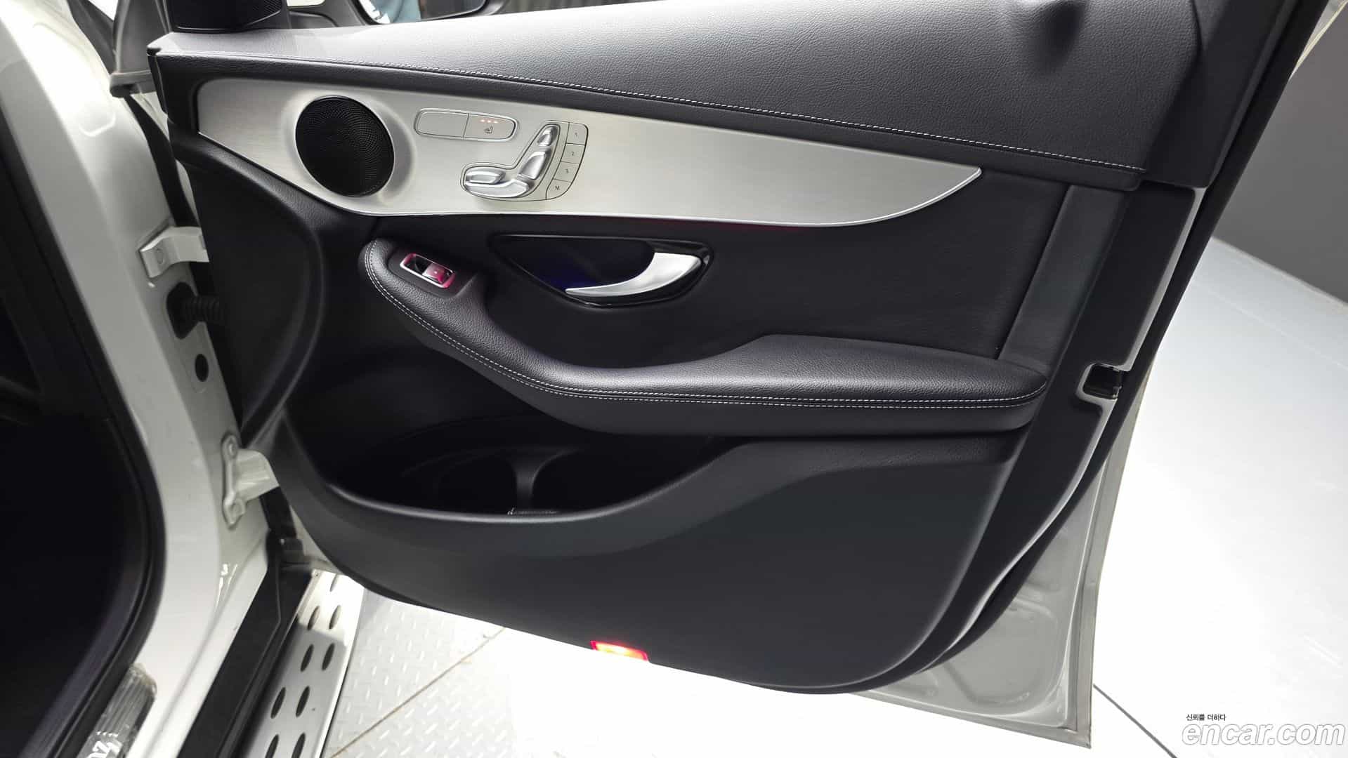 GLC-Class Mercedes-Benz 2021.4-INNER-034