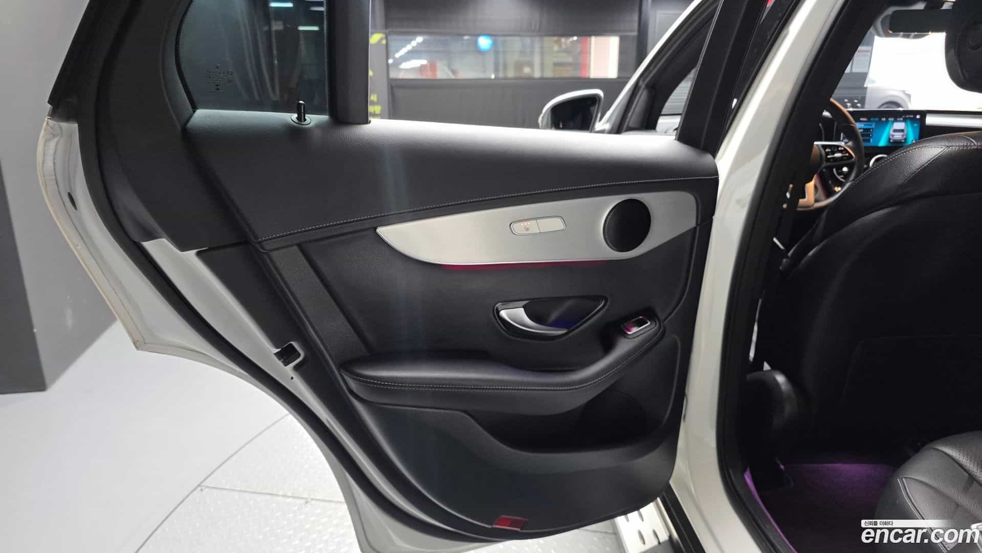 GLC-Class Mercedes-Benz 2021.4-INNER-035