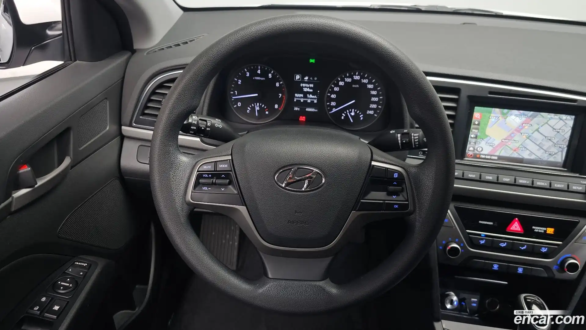 AVANTE Hyundai 2016.10-OPTION-017