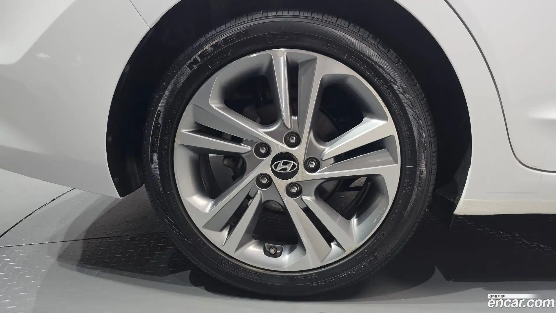 AVANTE Hyundai 2016.10-OUTER-031