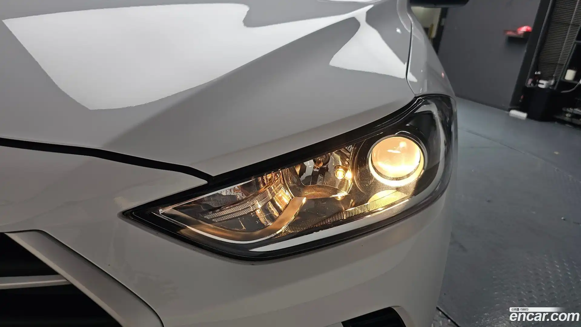 AVANTE Hyundai 2016.10-OUTER-032