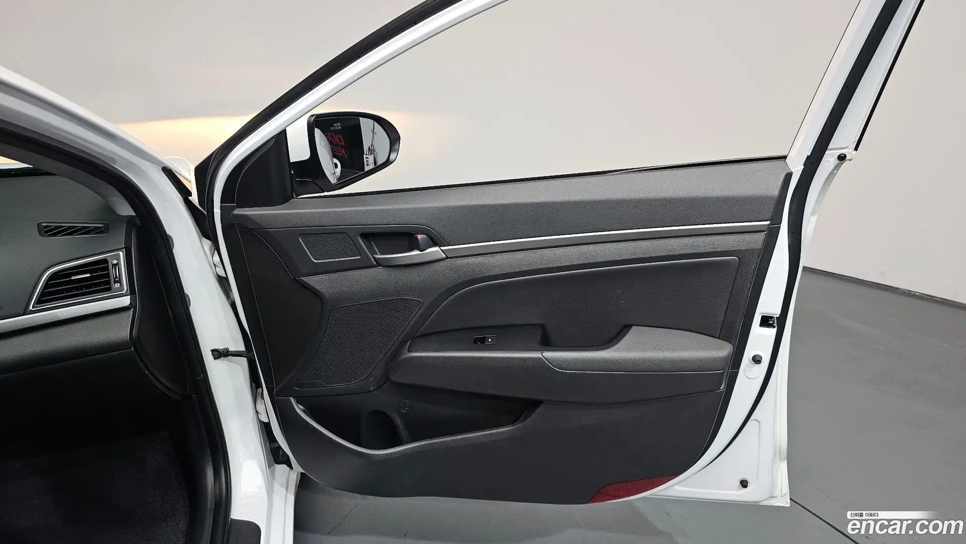 AVANTE Hyundai 2016.10-INNER-034