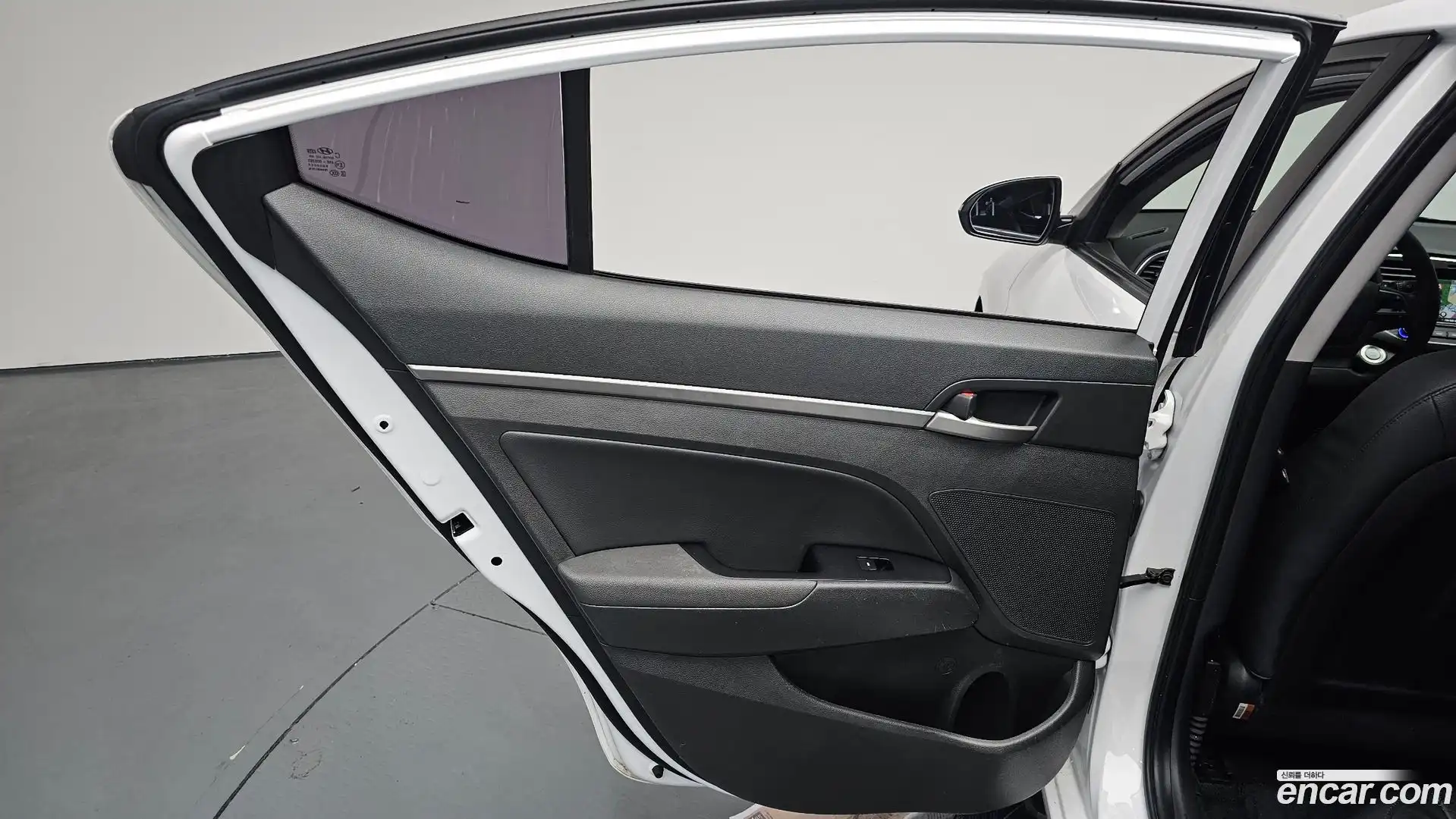 AVANTE Hyundai 2016.10-INNER-035