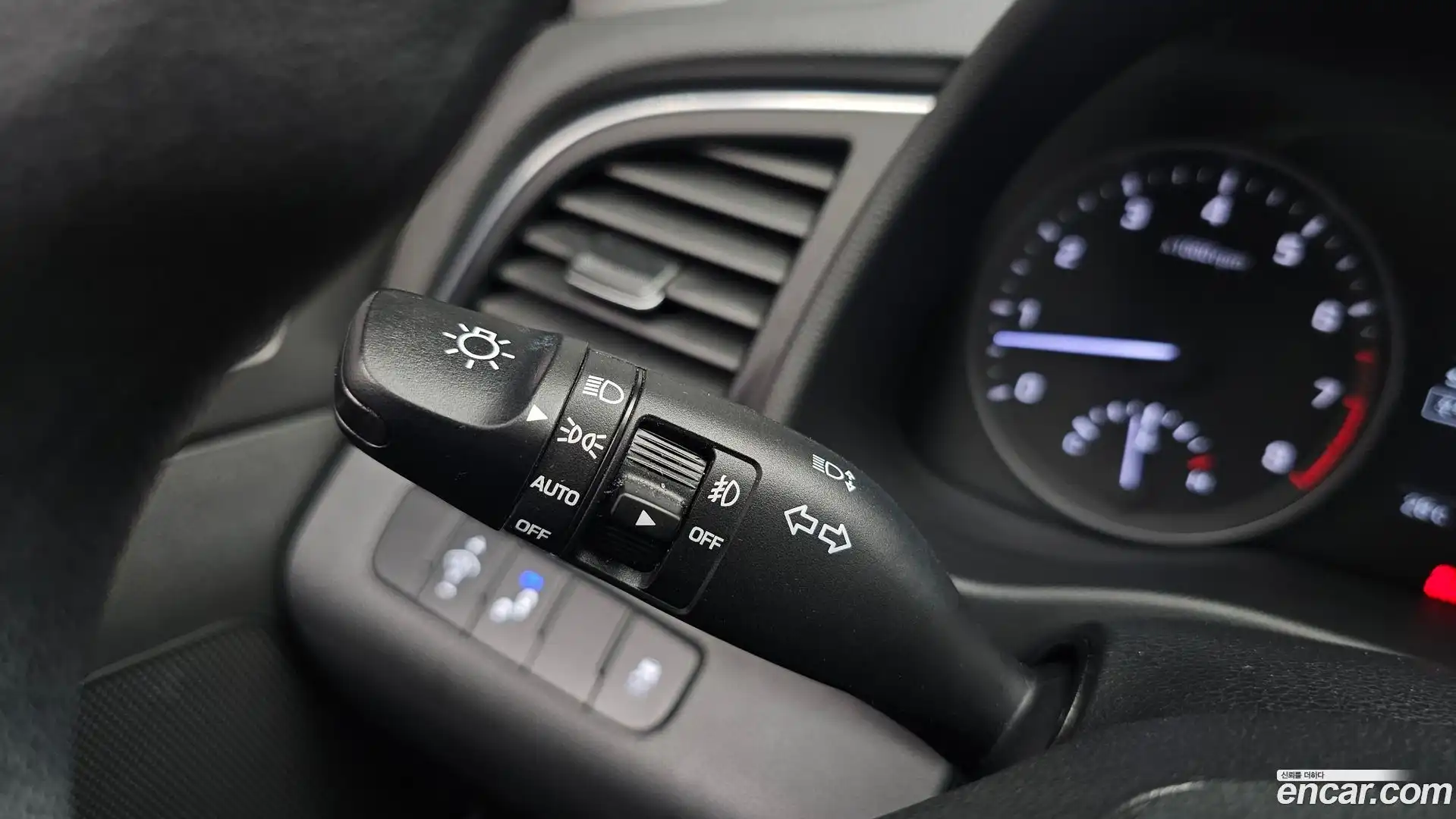 AVANTE Hyundai 2016.10-OPTION-041