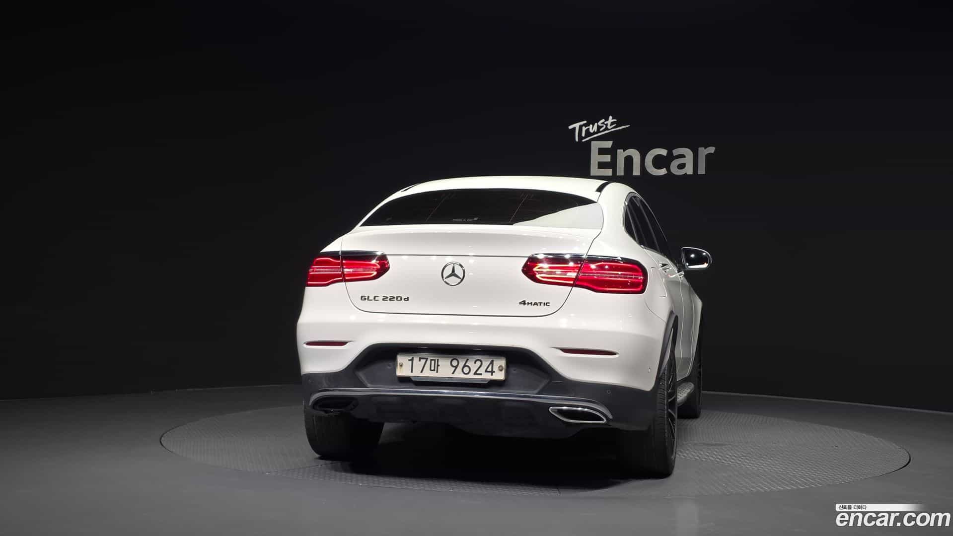 GLC-Class Mercedes-Benz 2017.10-OUTER-004