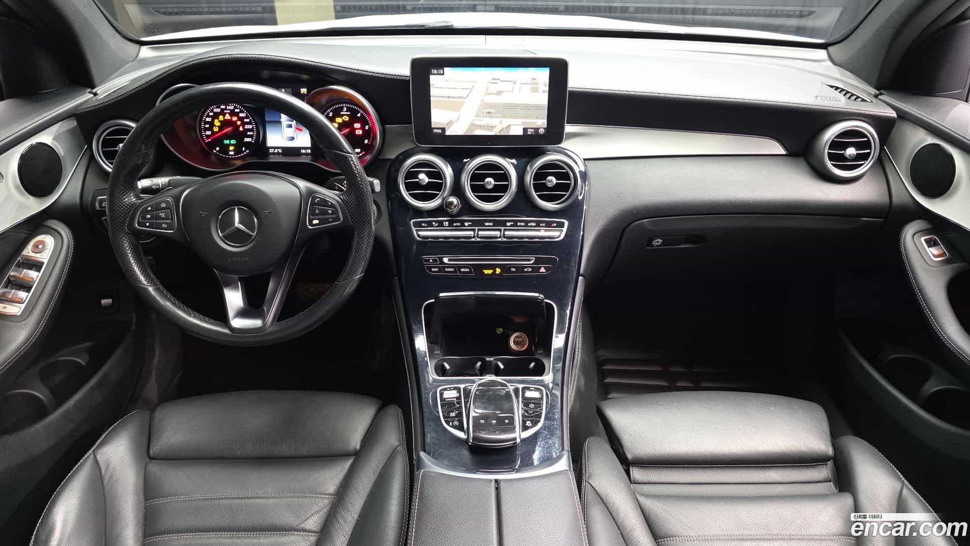GLC-Class Mercedes-Benz 2017.10-INNER-007