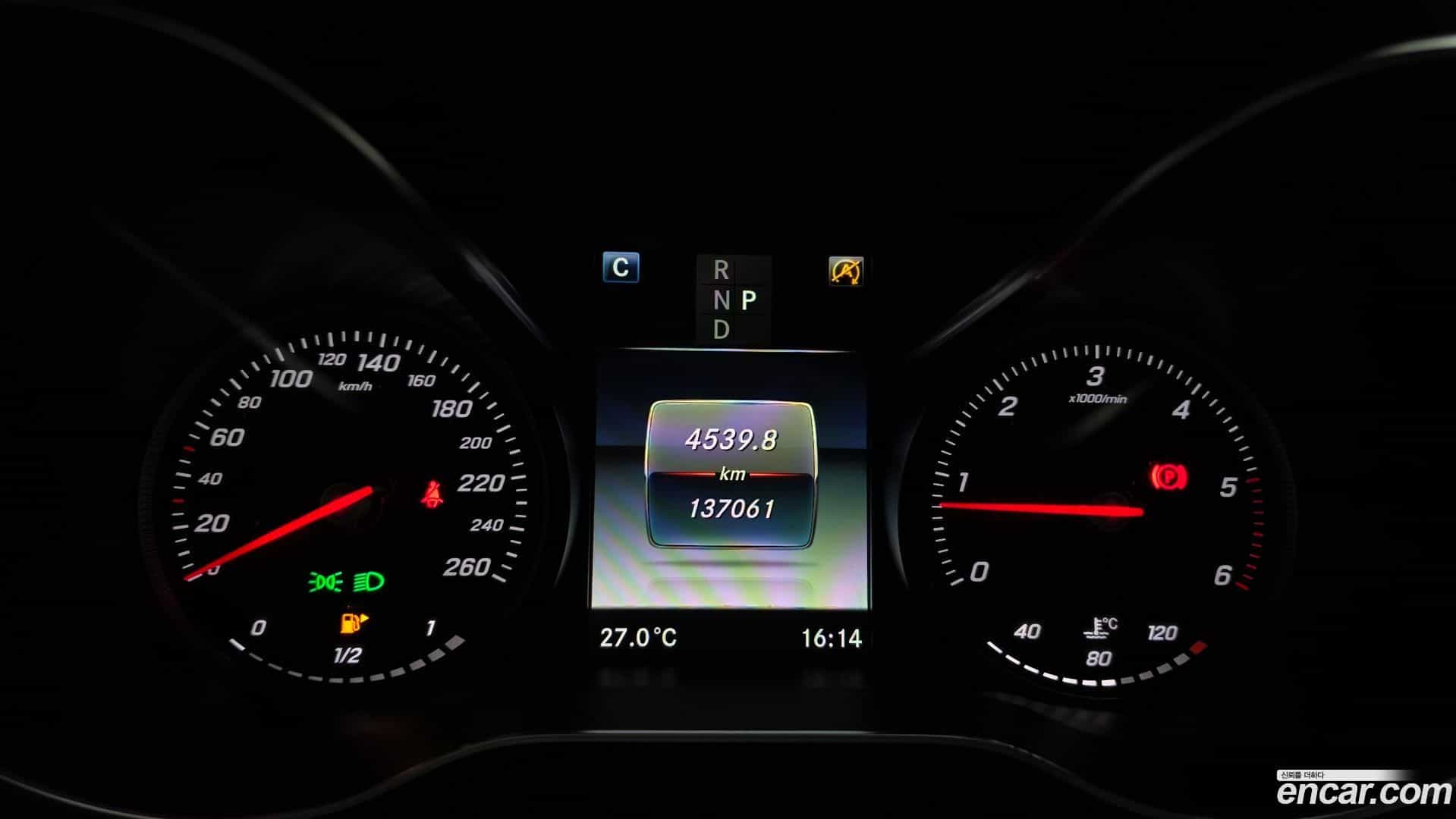 GLC-Class Mercedes-Benz 2017.10-INNER-008