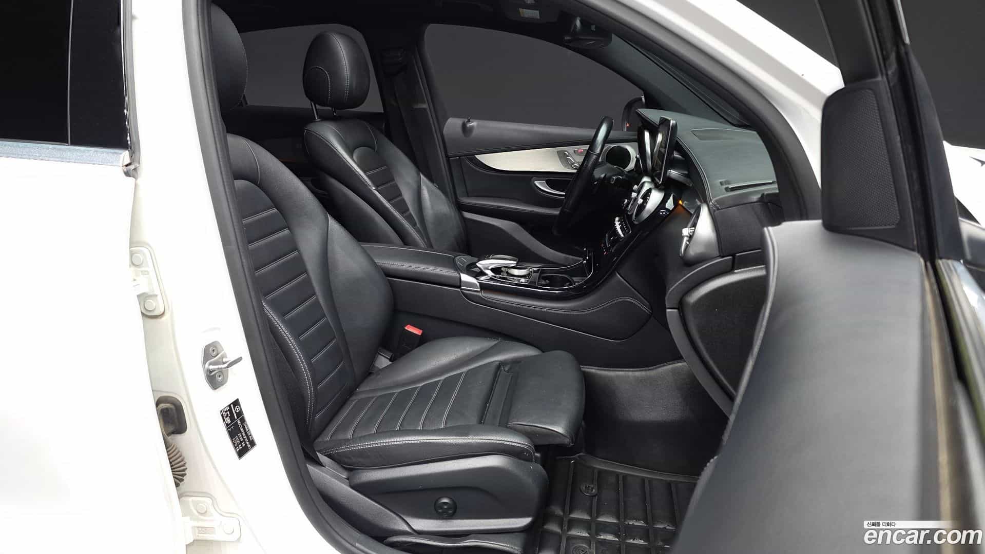 GLC-Class Mercedes-Benz 2017.10-OPTION-015