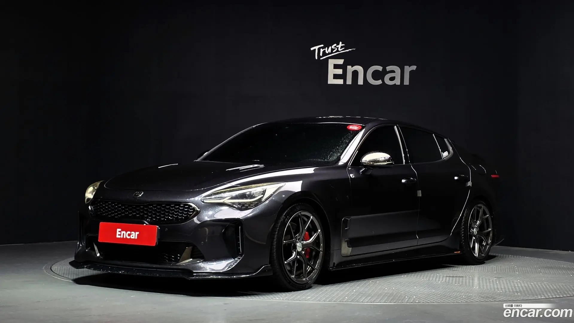 Main__Slider__Photo:Stinger Kia 2019.1-0