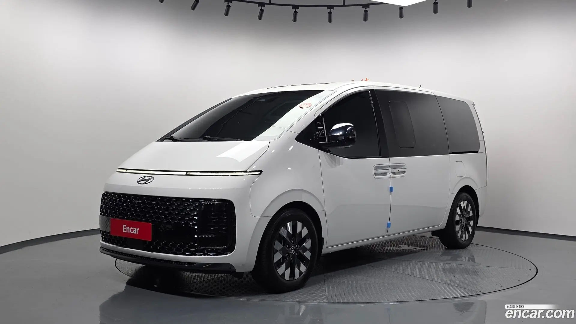 Main__Slider__Photo:Staria Hyundai 2022.1-0