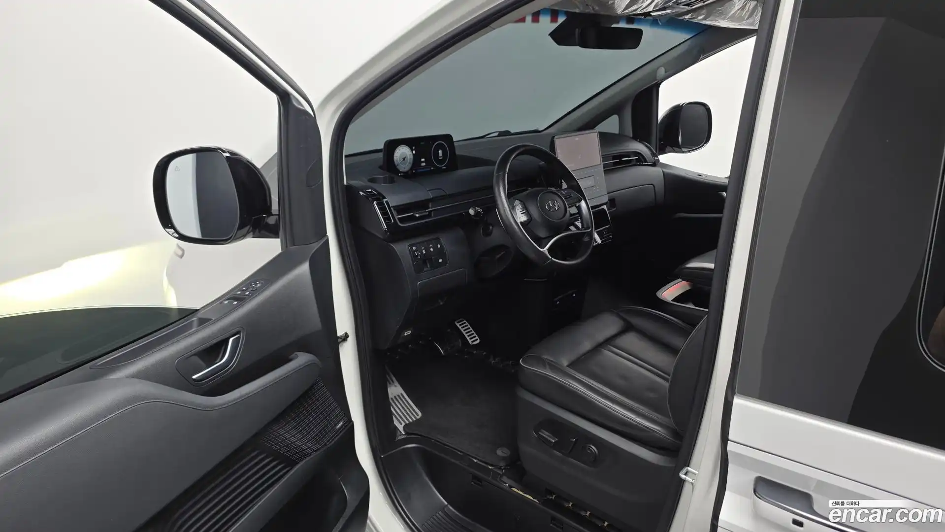 Staria Hyundai 2022.1-INNER-010