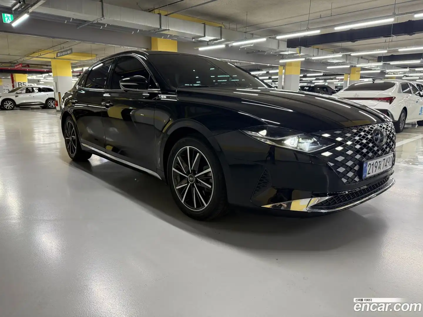 Grandeur Hyundai 2022.3-OUTER-001