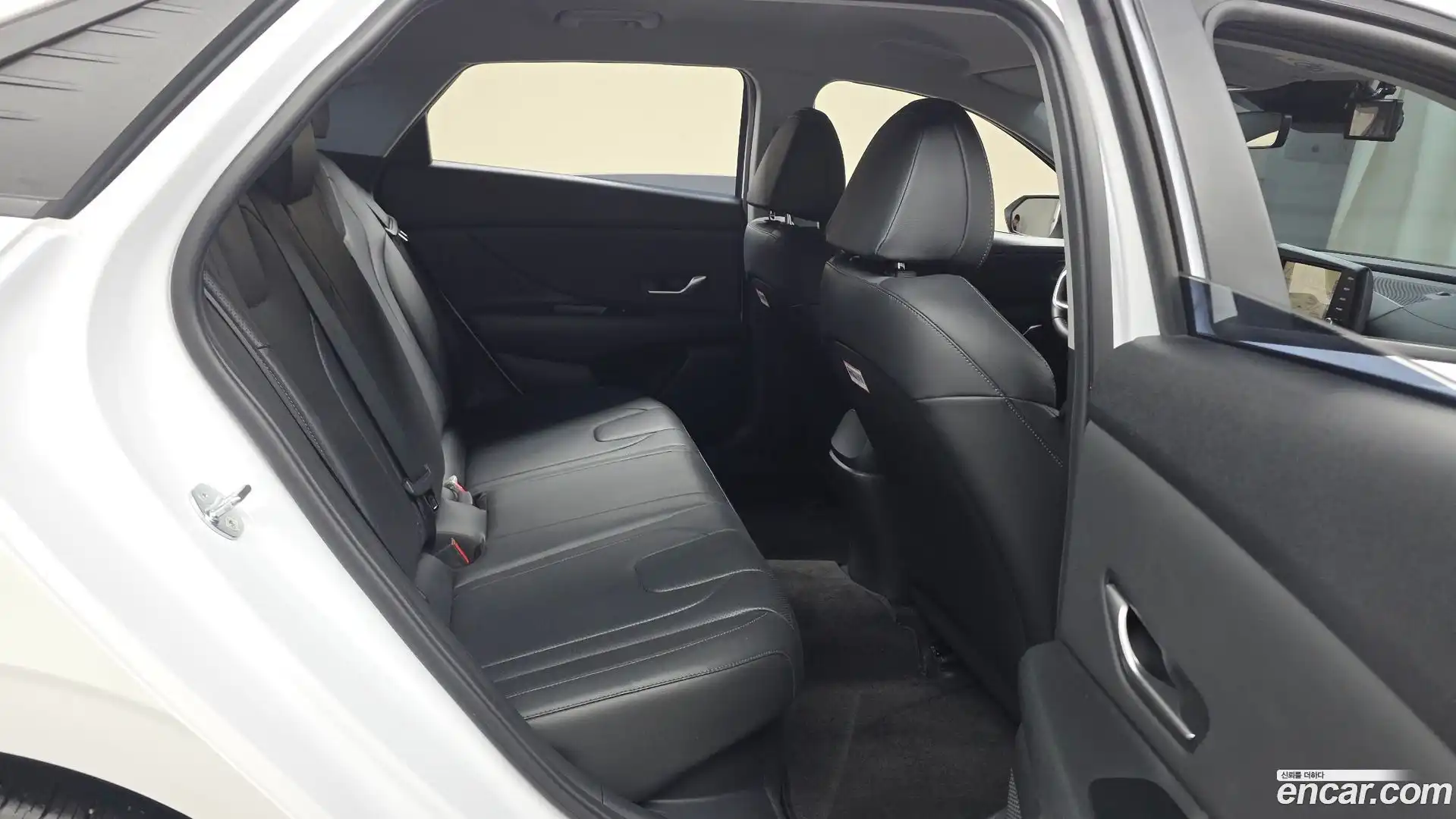 AVANTE Hyundai 2023.2-OPTION-016