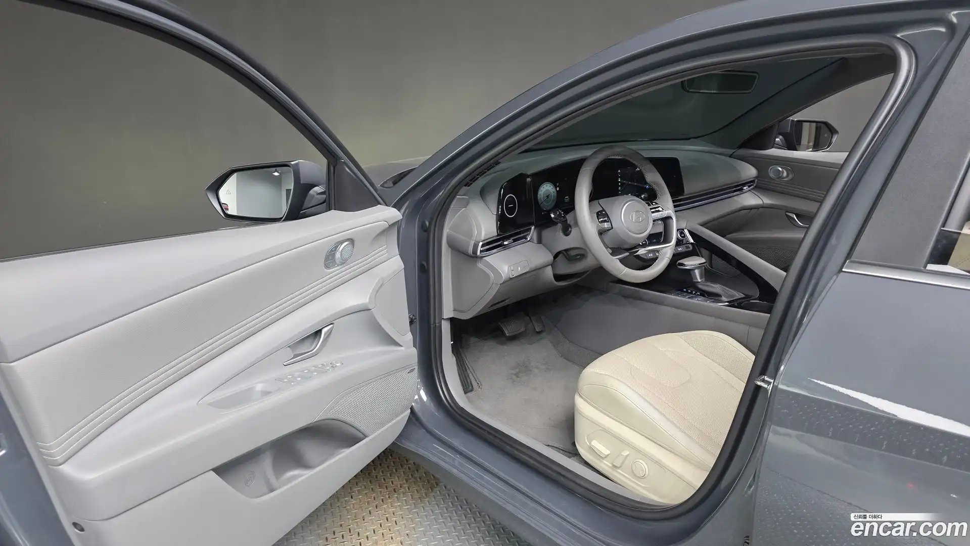 AVANTE Hyundai 2023.10-OPTION-015