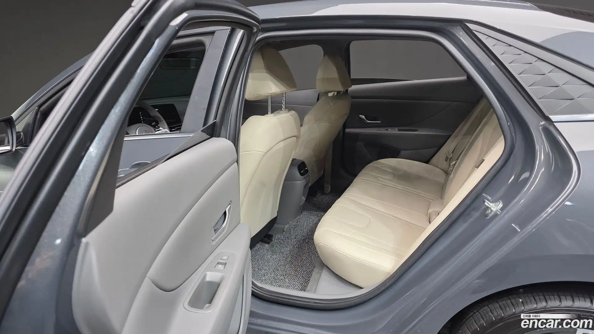 AVANTE Hyundai 2023.10-OPTION-022