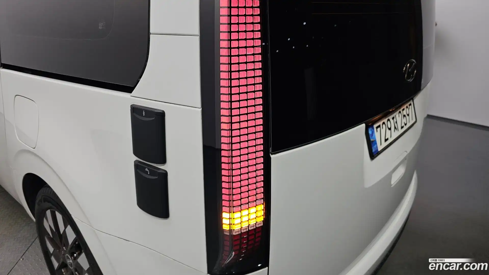 Staria Hyundai 2023.0-OUTER-033