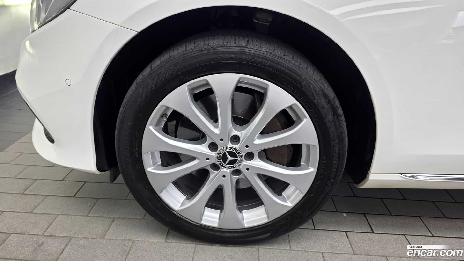 E-Class Mercedes-Benz 2019.6-OUTER-005