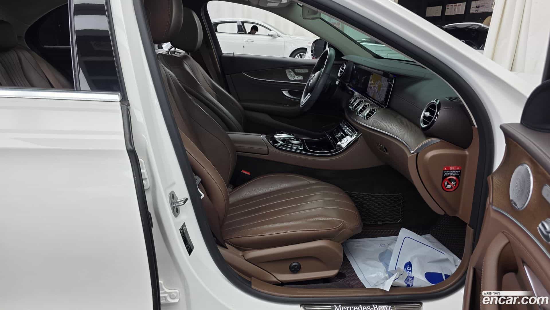 E-Class Mercedes-Benz 2019.6-OPTION-015