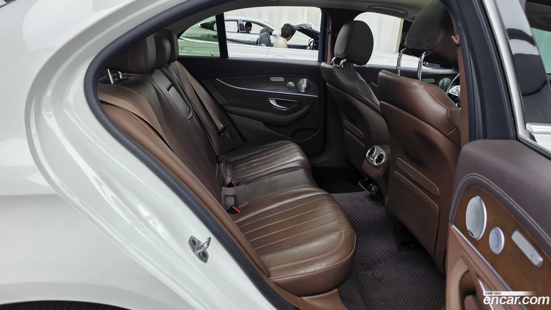 E-Class Mercedes-Benz 2019.6-OPTION-016