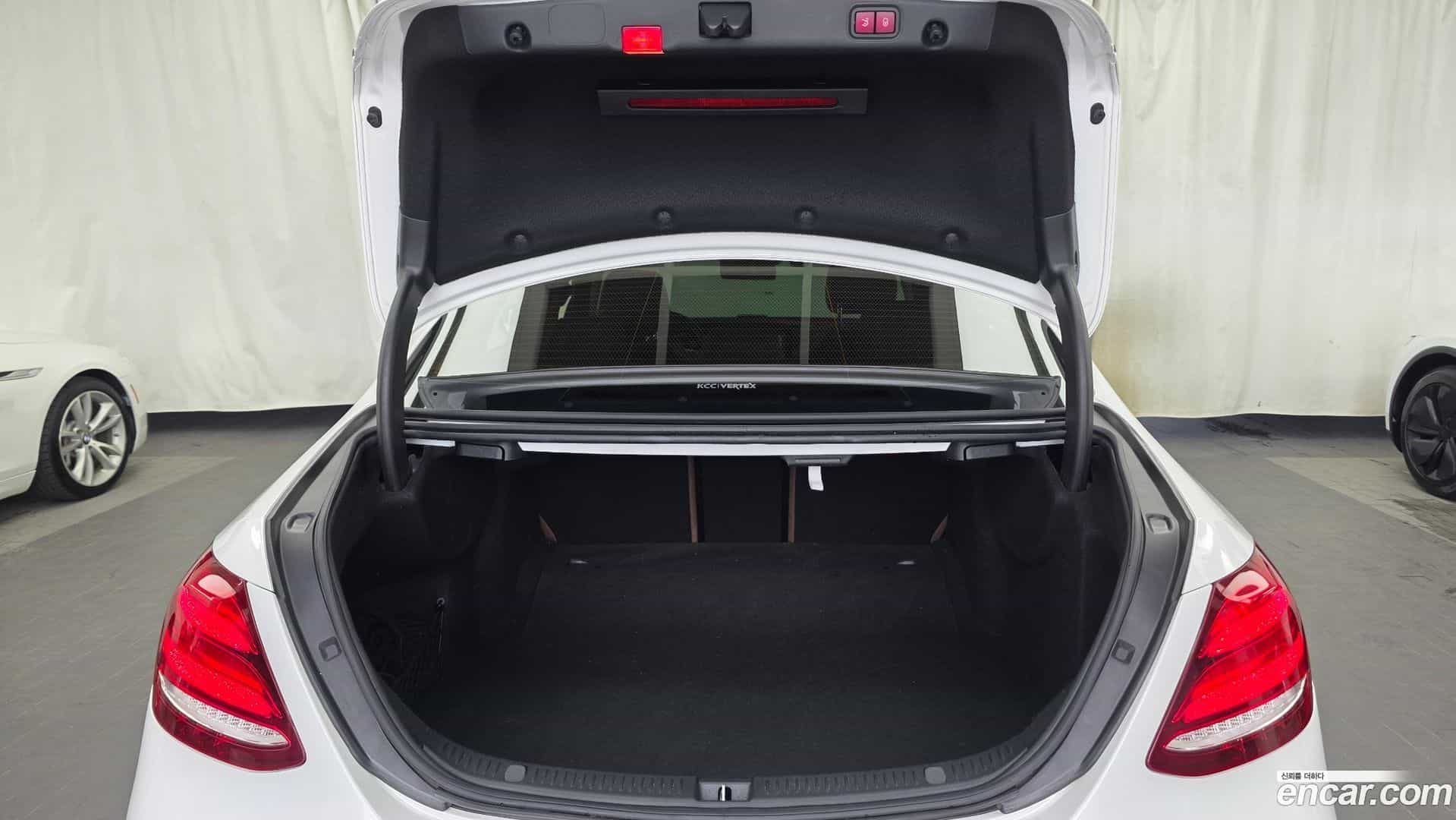 E-Class Mercedes-Benz 2019.6-OPTION-024