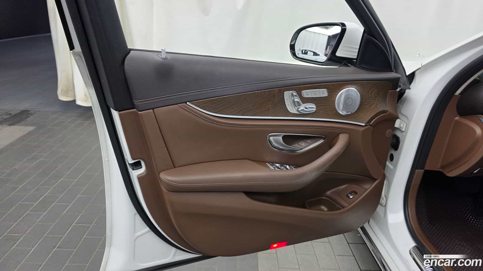 E-Class Mercedes-Benz 2019.6-INNER-034