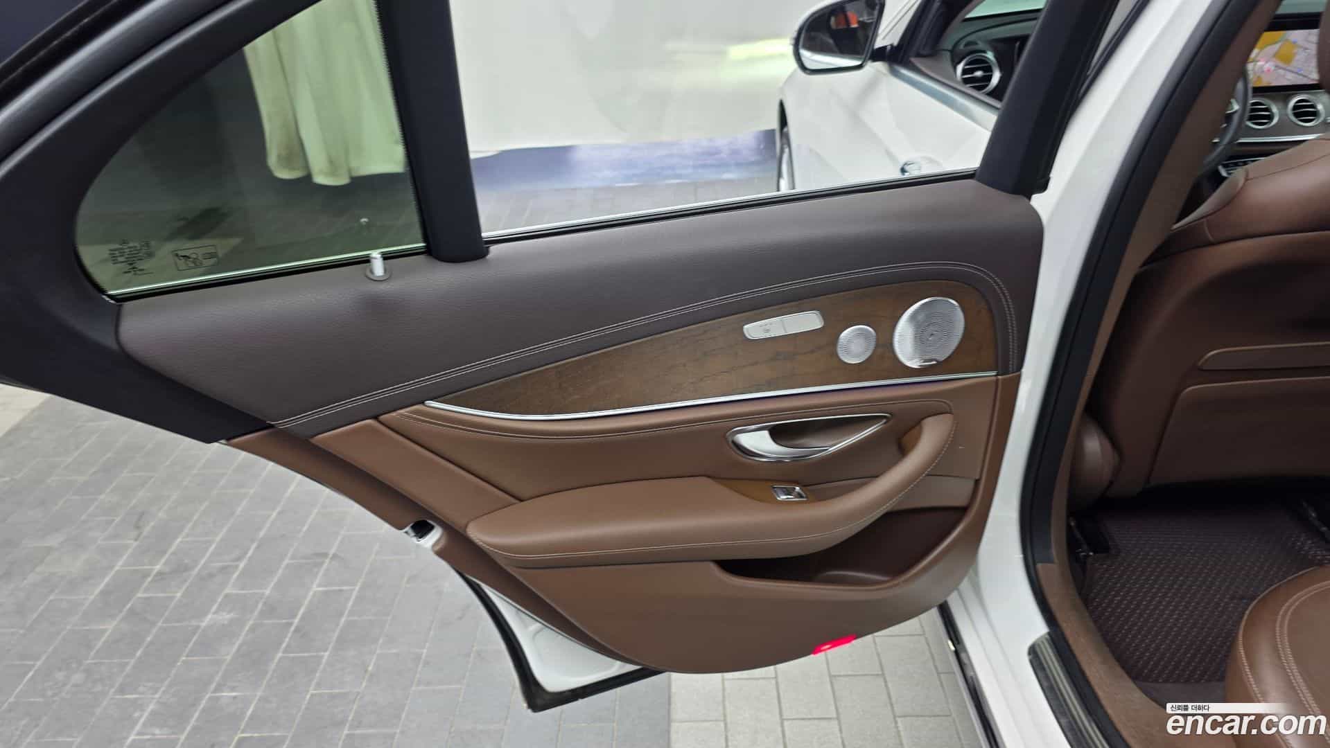 E-Class Mercedes-Benz 2019.6-INNER-035