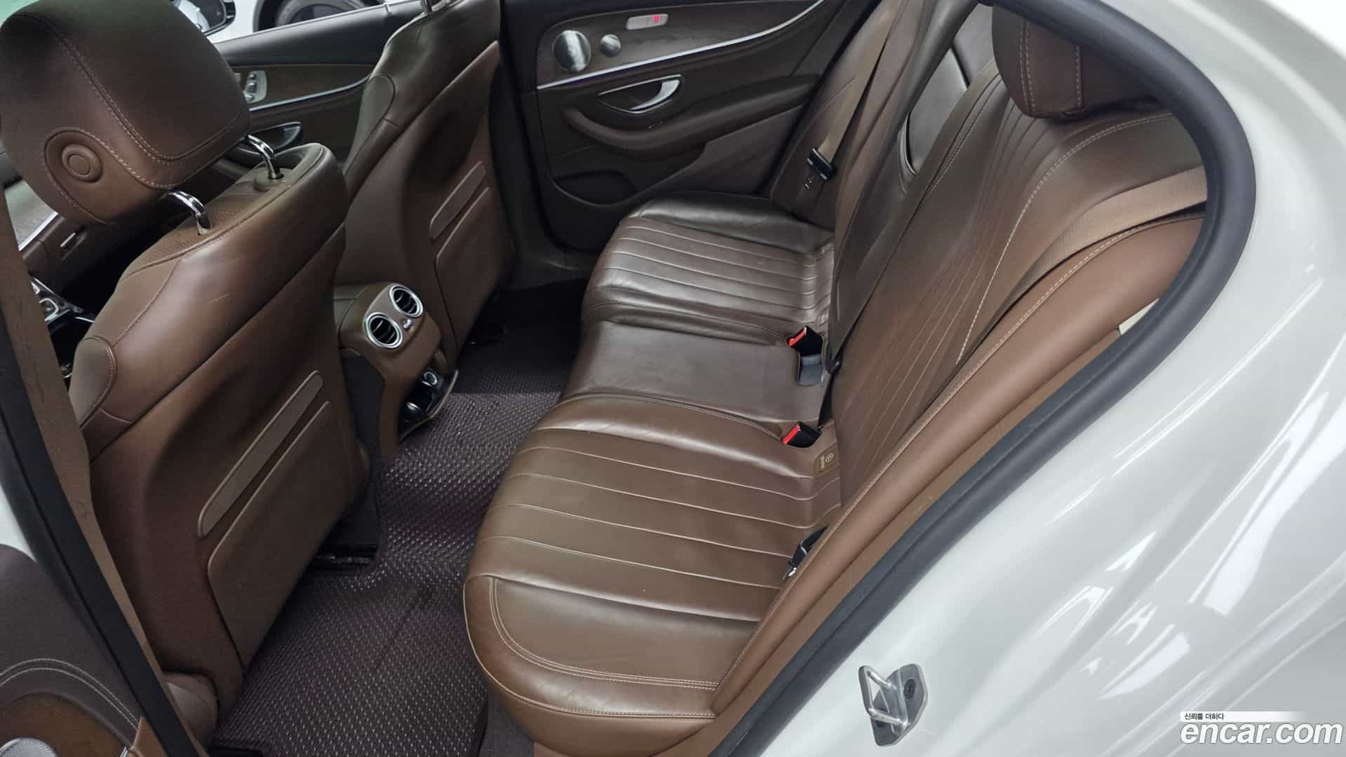 E-Class Mercedes-Benz 2019.6-INNER-036