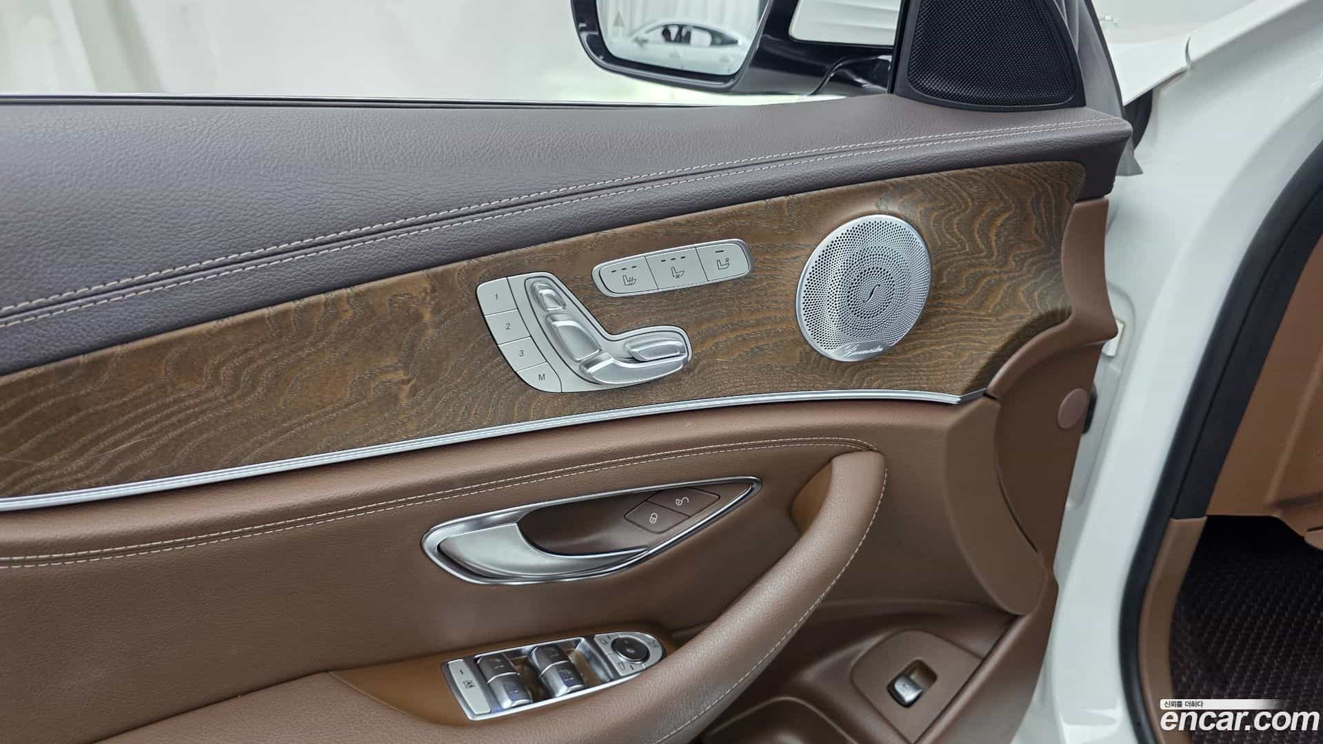 E-Class Mercedes-Benz 2019.6-OPTION-043