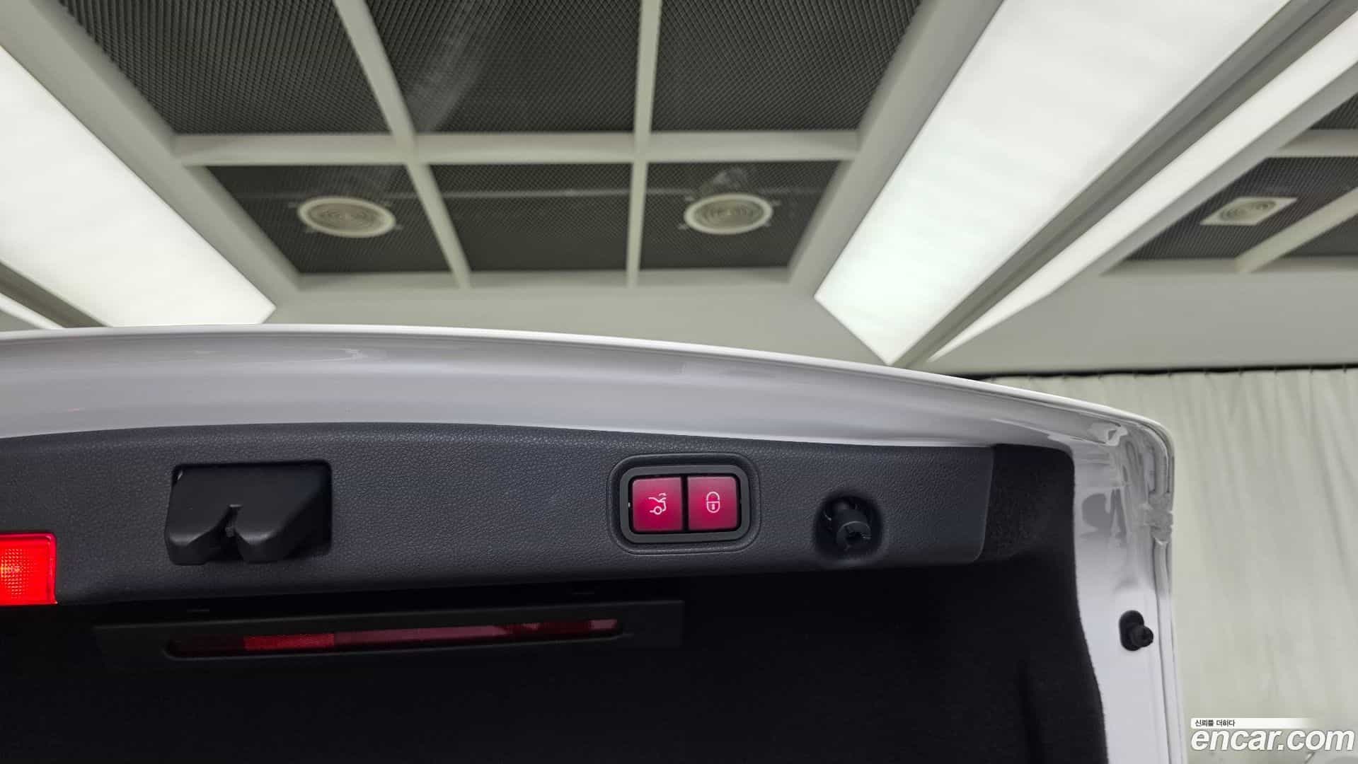 E-Class Mercedes-Benz 2019.6-OPTION-045