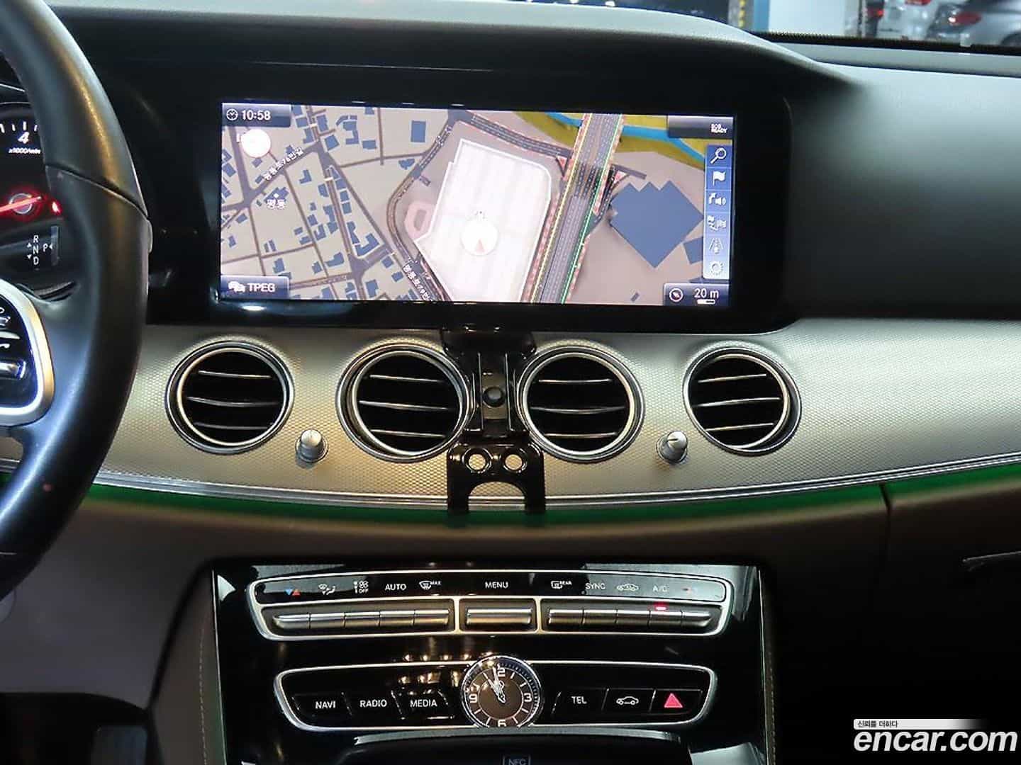 E-Class Mercedes-Benz 2018.10-OPTION-015