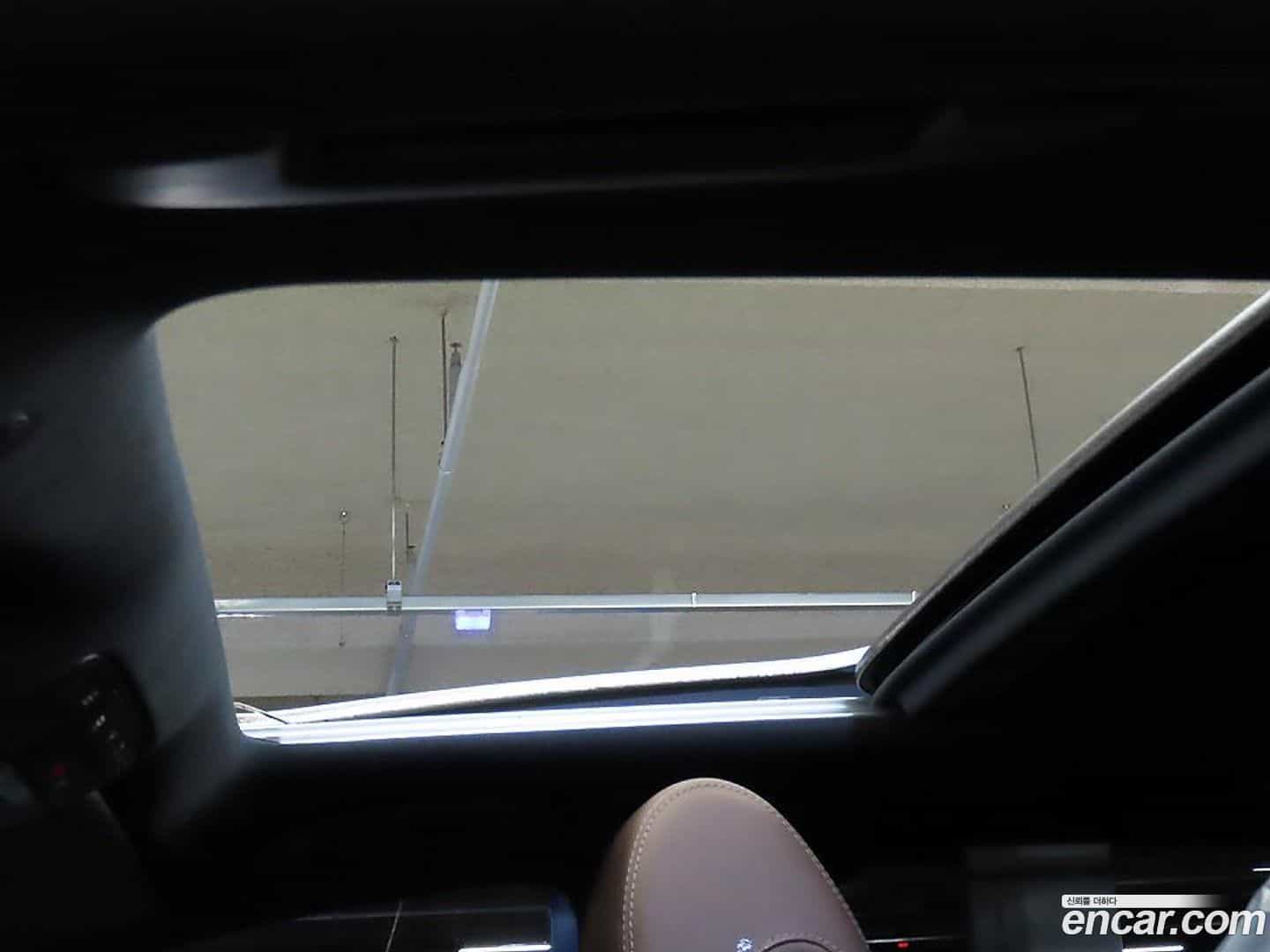 E-Class Mercedes-Benz 2018.10-OPTION-021