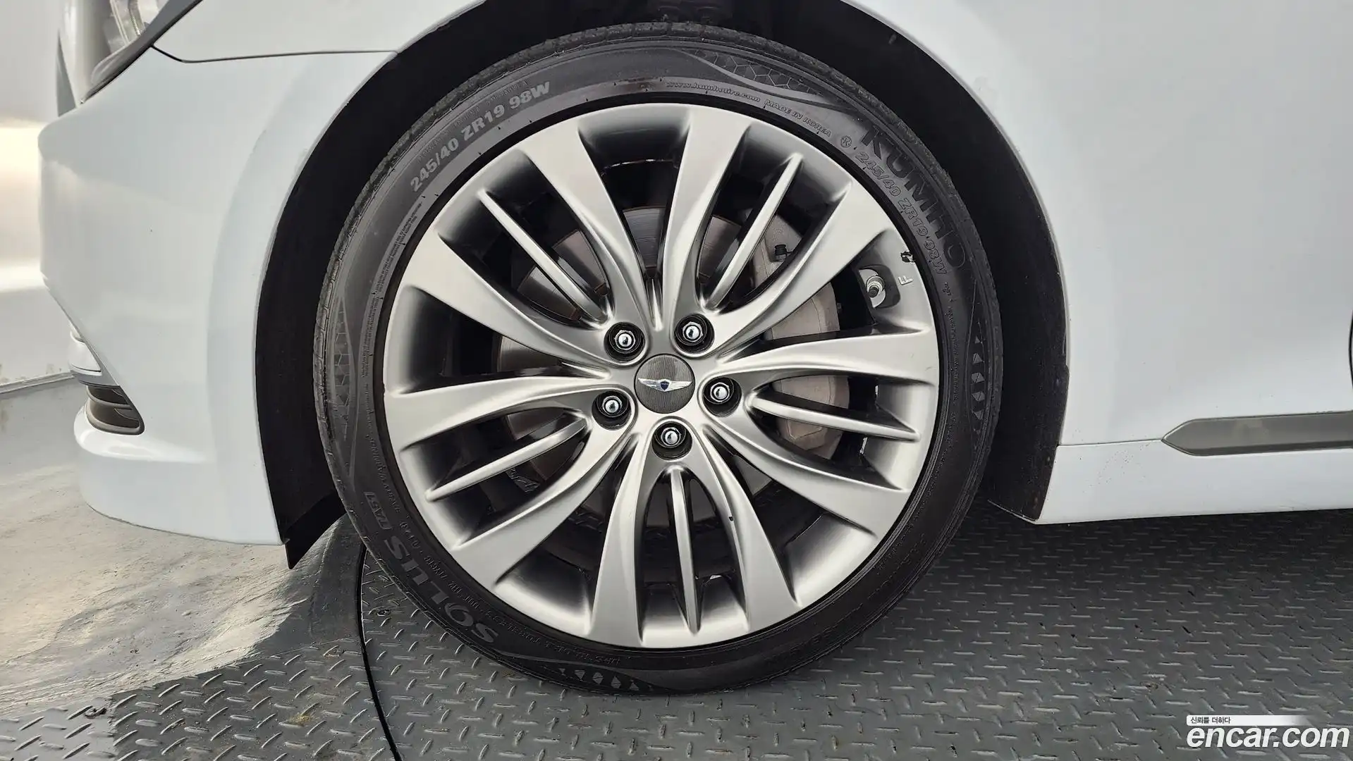 Genesis Hyundai 2016.0-OUTER-005