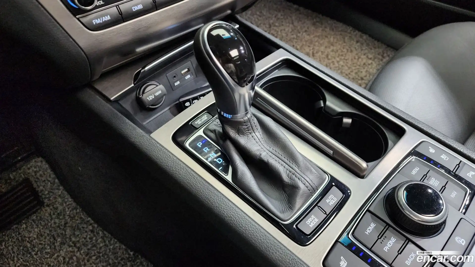 Genesis Hyundai 2016.0-INNER-009