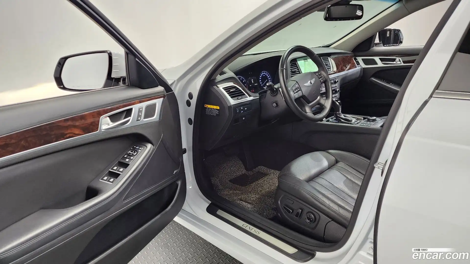 Genesis Hyundai 2016.0-INNER-010
