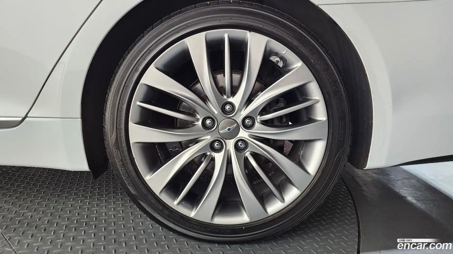 Genesis Hyundai 2016.0-OUTER-031