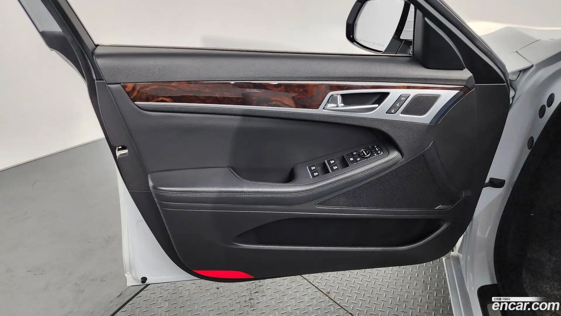 Genesis Hyundai 2016.0-INNER-034