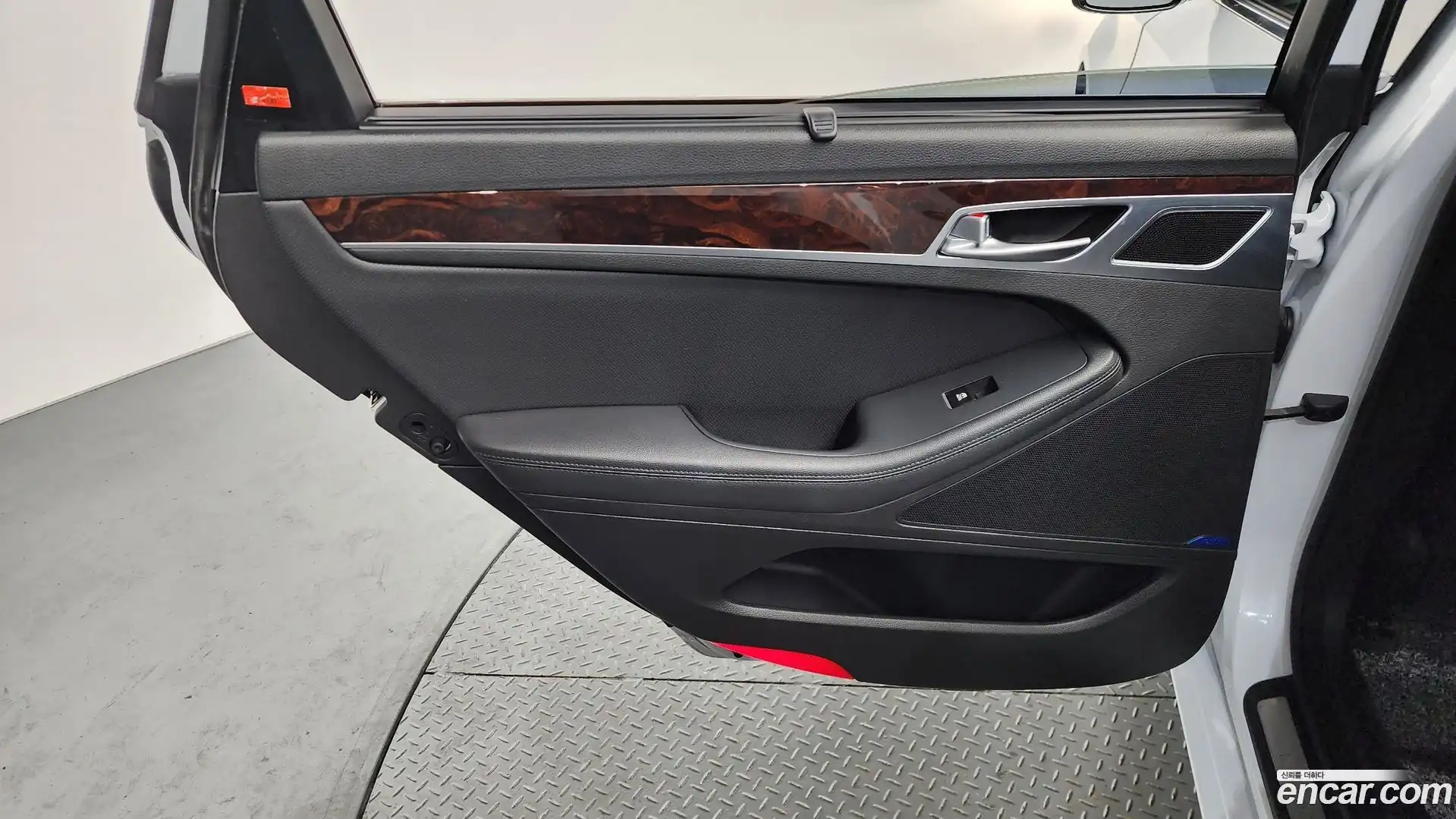 Genesis Hyundai 2016.0-INNER-035