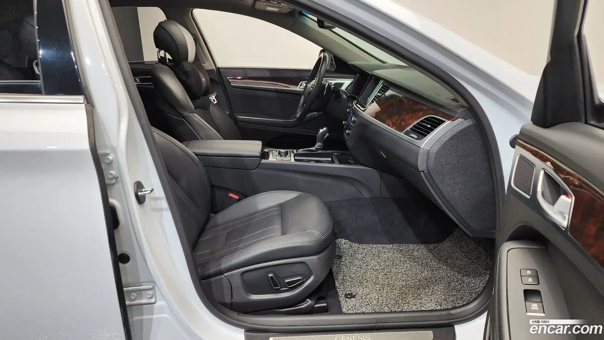 Genesis Hyundai 2016.0-INNER-036