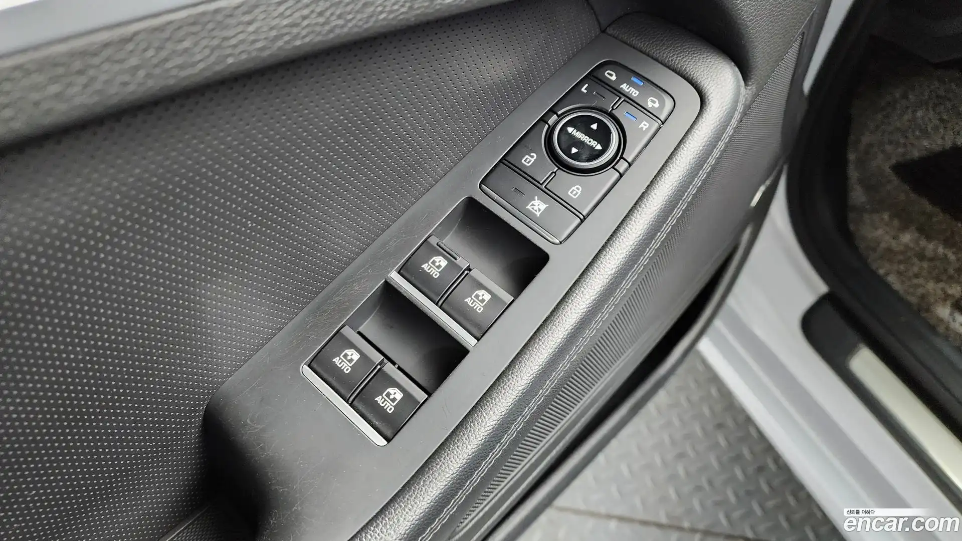 Genesis Hyundai 2016.0-OPTION-047