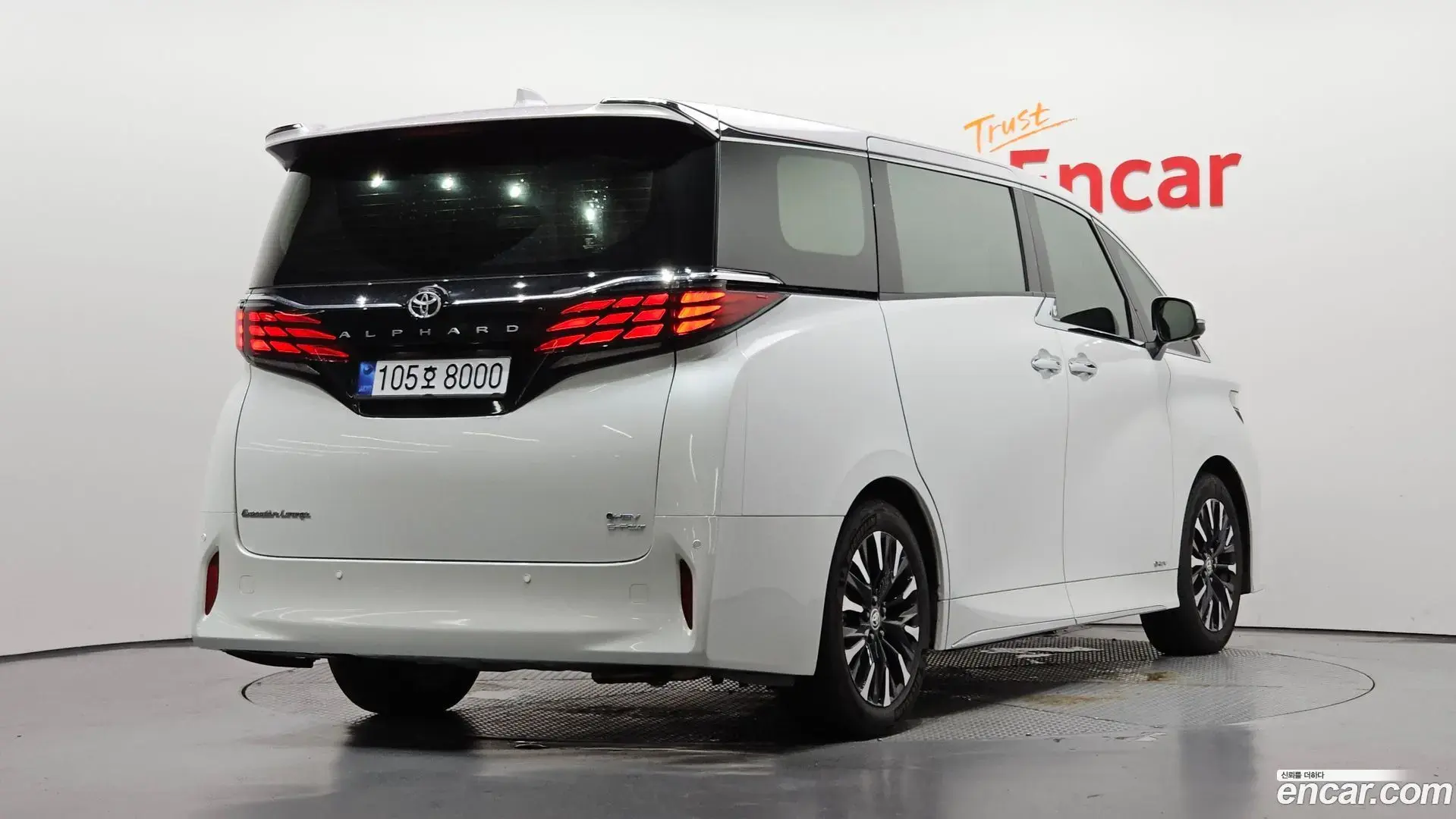 Main__Slider__Photo:Alphard Toyota 2025.7-1