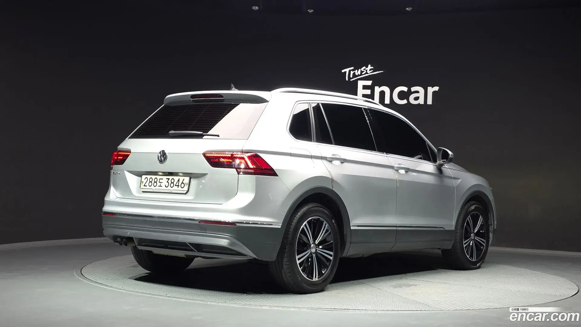 Main__Slider__Photo:Tiguan Volkswagen 2020.5-1