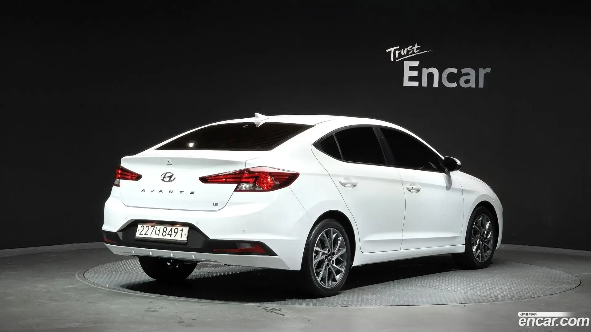 Main__Slider__Photo:AVANTE Hyundai 2019.3-1