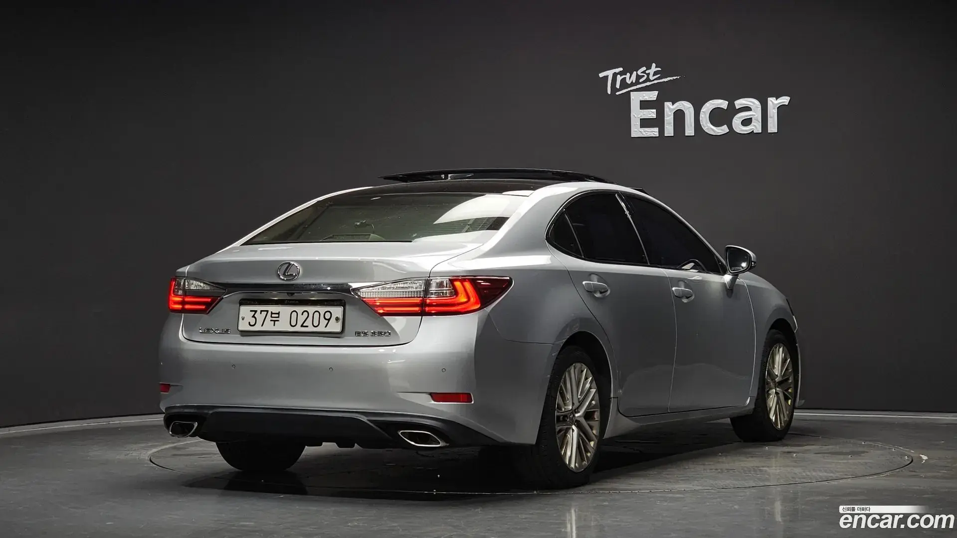 Main__Slider__Photo:ES Lexus 2016.5-1