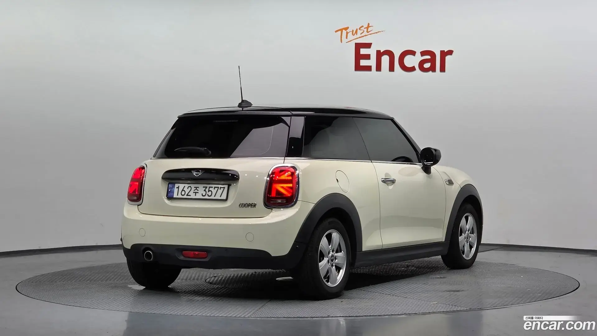 Main__Slider__Photo:Cooper Mini 2020.7-1