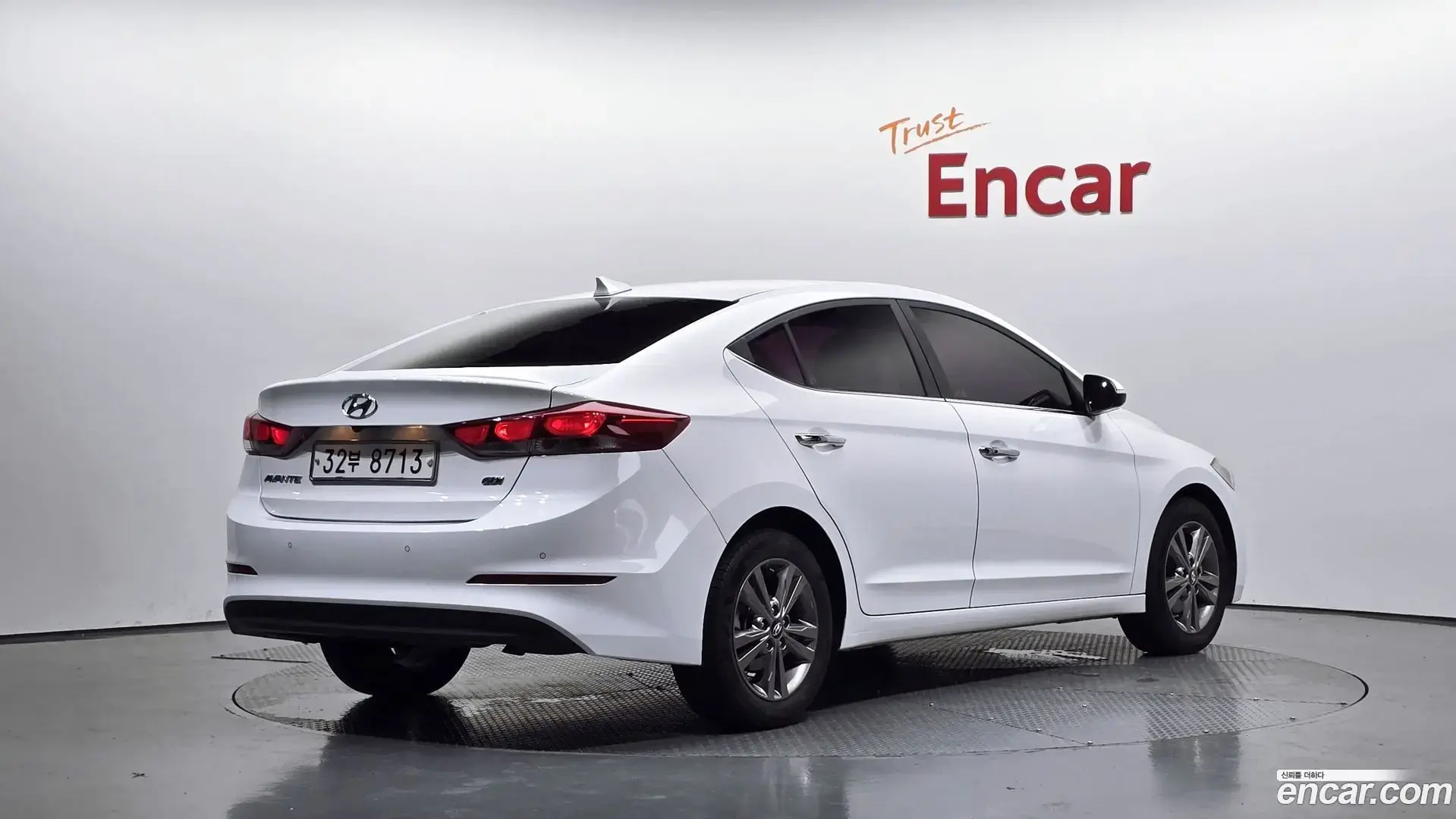 Main__Slider__Photo:AVANTE Hyundai 2015.9-1