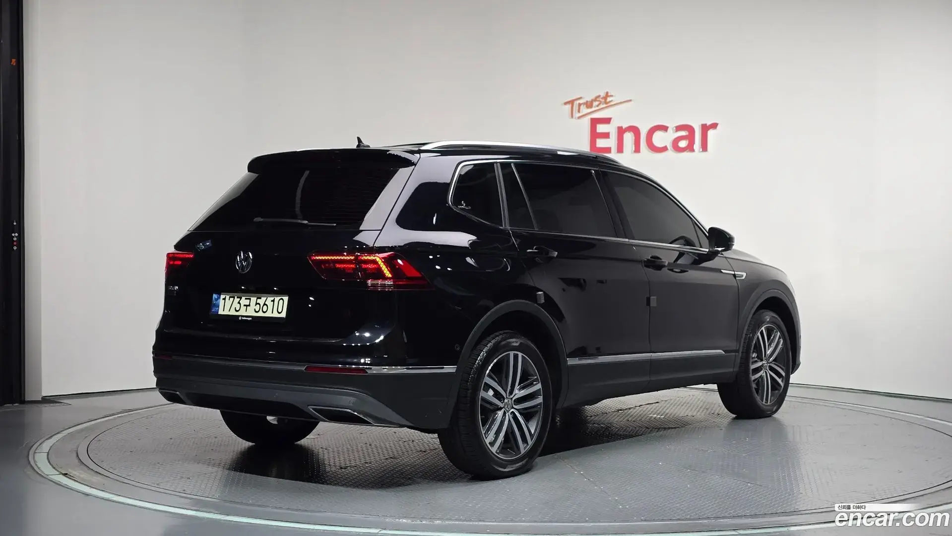 Main__Slider__Photo:Tiguan Volkswagen 2020.11-1