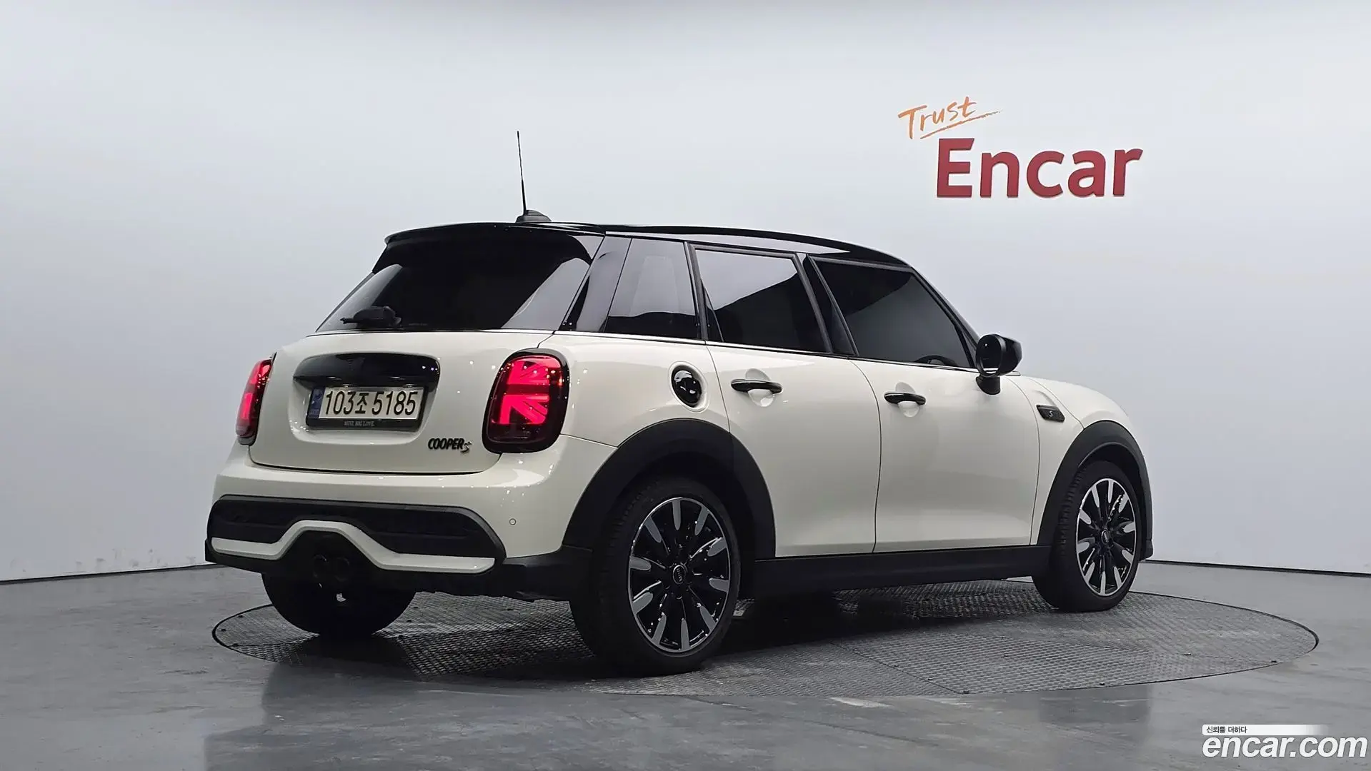 Main__Slider__Photo:Cooper Mini 2021.8-1
