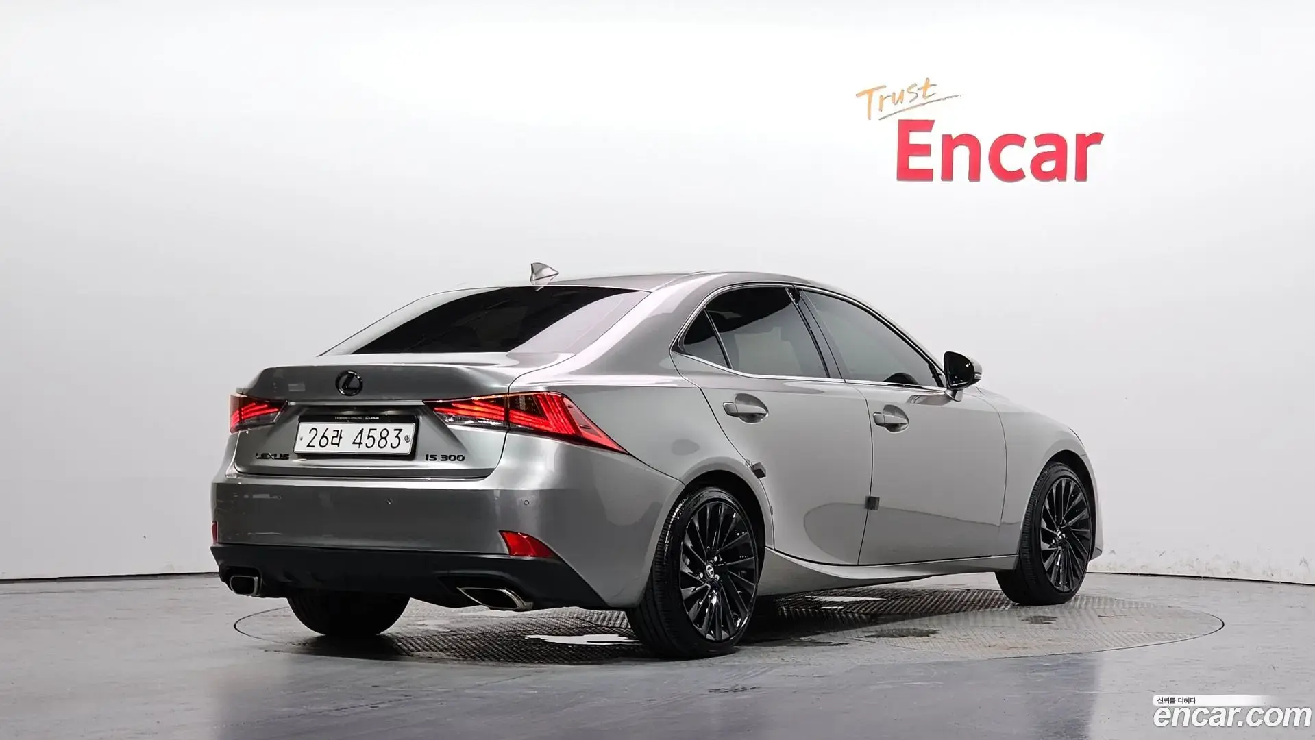 Main__Slider__Photo:IS Lexus 2019.4-1